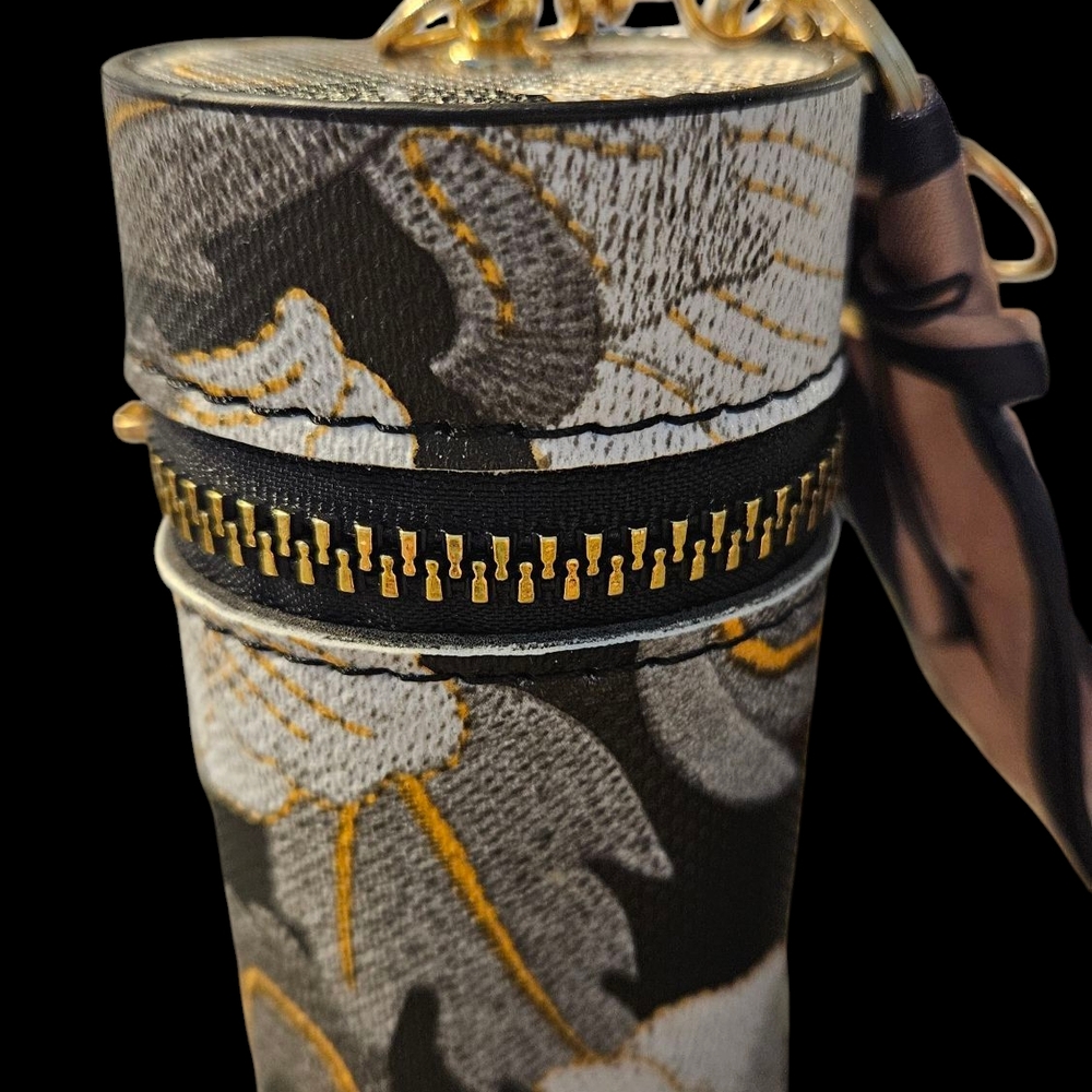 Floral Embossed Bucket Chain Key - Picture 5 of 6